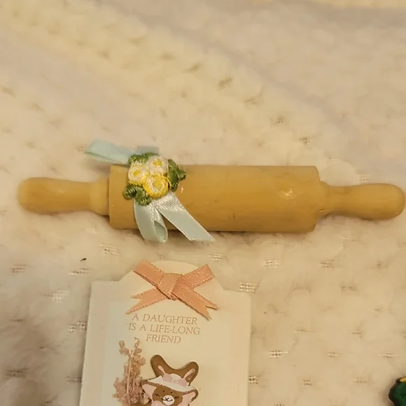 Set Of 7 Assorted Decorative Magnets - Picture 7 of 8